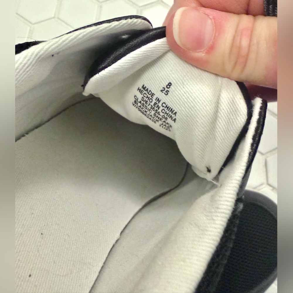 Old Navy Women’s Sneakers Black & White 8 - Picture 5 of 6
